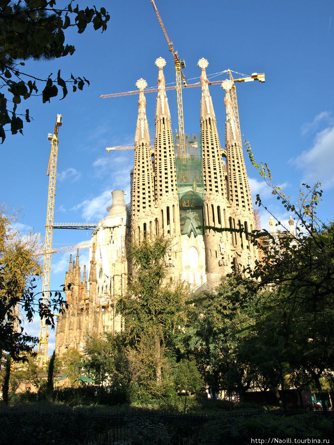 Caграда Фамилия все еще строится! Барселона, Испания