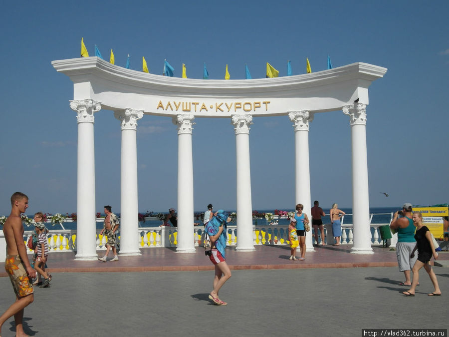Алушта - первый курорт на пути к ЮБК. Алушта, Россия