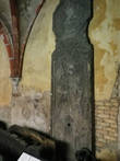 Каменные барельефы стоявшие при входе в Дом Черноголовых