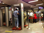 Все входы в метро оборудованы металлоискателями и рентгеновской лентой, в общем как в любом аэропорту с безопасностью все тут в полном порядке.