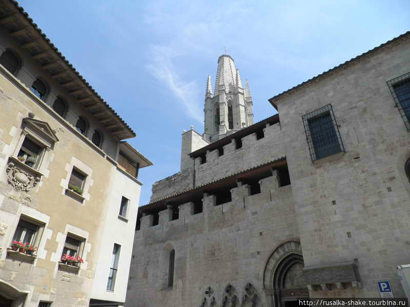 Кафедральный собор Жироны глазами грешницы... Жирона, Испания