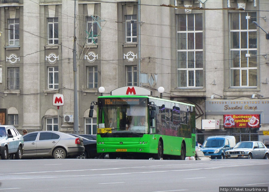Автобус Богдан-А601.10 на площади Конституции. Харьков, Украина