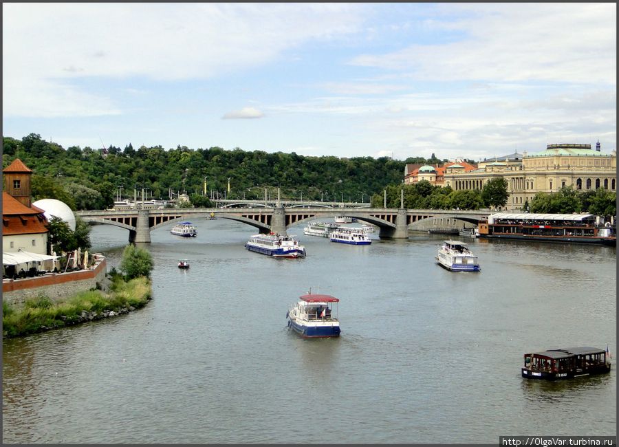 Манесов мост со стороны Карлова моста Прага, Чехия