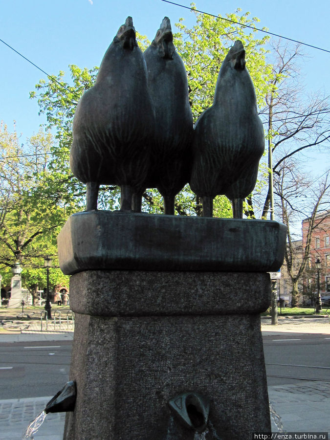 Куриный фонтанчик на площади Stortorvet Осло, Норвегия