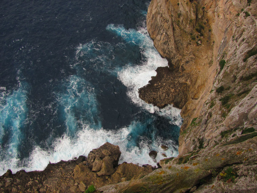 над бездной моря Мыс Форментор, остров Майорка, Испания