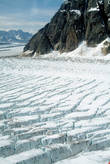 Выглядел он вот так, трещины во льду уходят на десятки и сотни метров глубины!