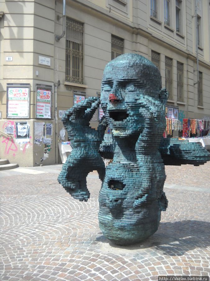 Странный памятник Турин, Италия