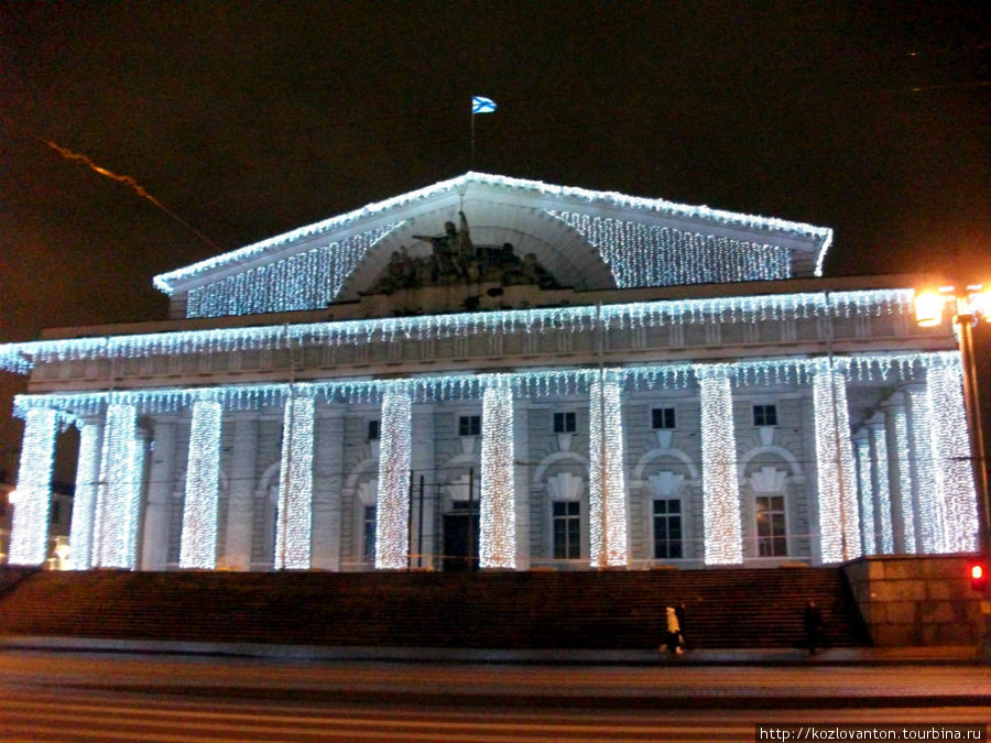 Прямо сказочный дворец, а не Центральный военно-морской музей (бывшая биржа). Санкт-Петербург, Россия