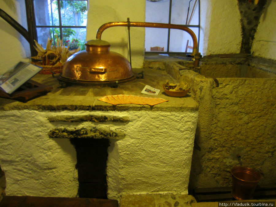Не то печь, не то гигантский самогонный аппарат Тиньяле, Италия