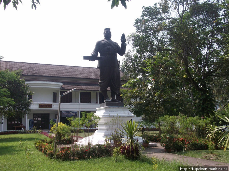 Король Сисаванг Вонг. Луанг-Прабанг, Лаос