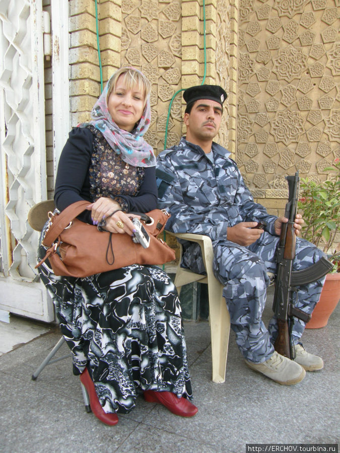 Блондинка в Ираке, или в Иране, ну где-то там... Ирак