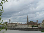 Панорамный вид с берега реки Арно.