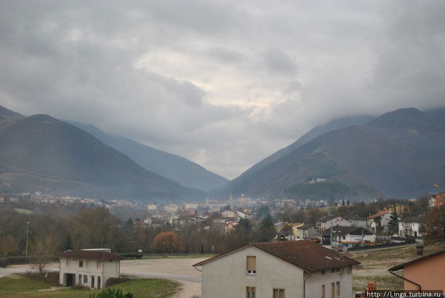 Утро туманное, утро седое... Взгляд на Италию  из автобуса Италия