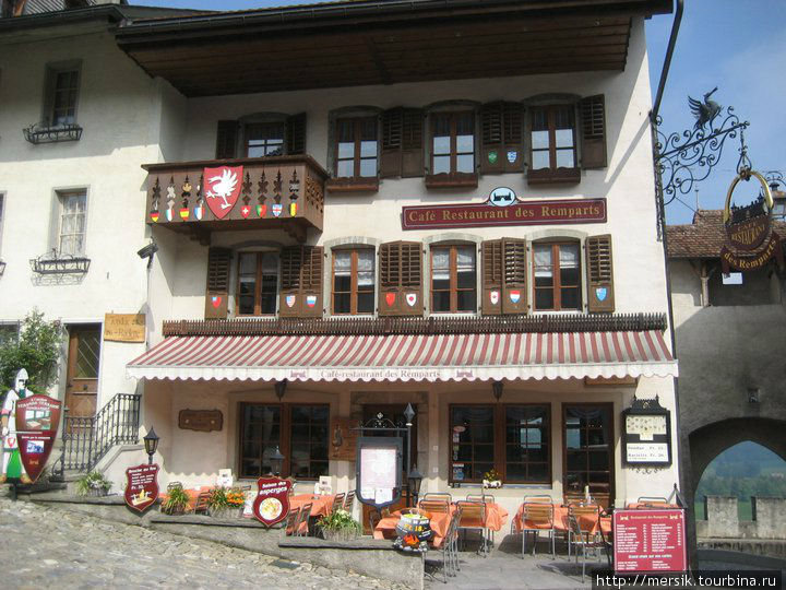 Грюйер: замок, сыр и клубника со сливками Грюйер, Швейцария