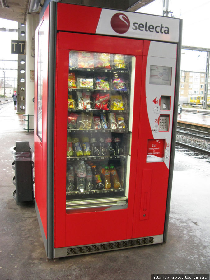 автомат для продажи еды (перекусов) Париж, Франция