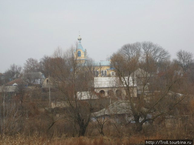 Церковь уже в другой деревне, но вылитая та Молдова