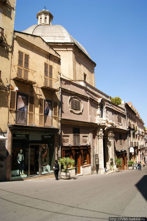 Главная торговая улица Кальяри, Италия