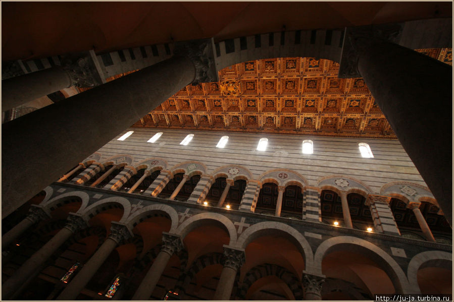 Интерьеры Пизанского собора Пиза, Италия