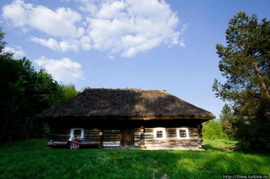 Усталые туристы на закате дня Киев, Украина