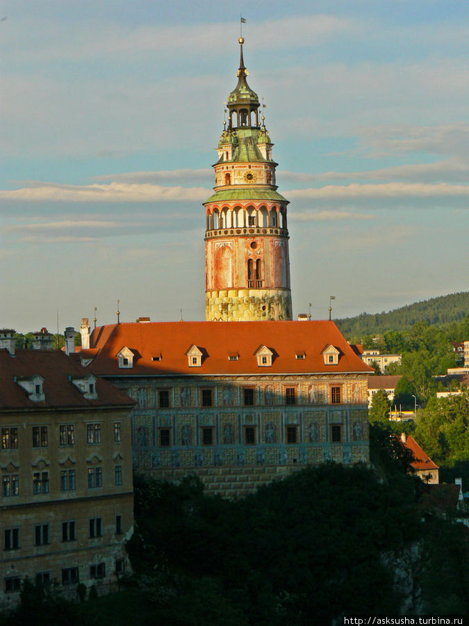 Расписанная смотровая башня замка является одним из символов Чешского Крумлова Чешский Крумлов, Чехия