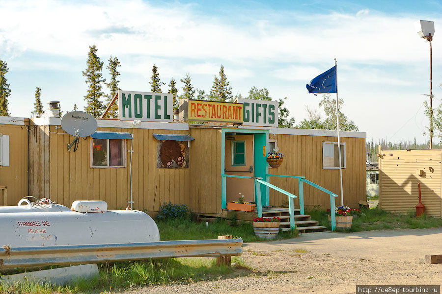 Мотели становятся примитивными Штат Аляска, CША
