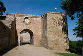 Ворота в крепость отстроены заново совсем недавно, в прошлый раз еще не были закончены