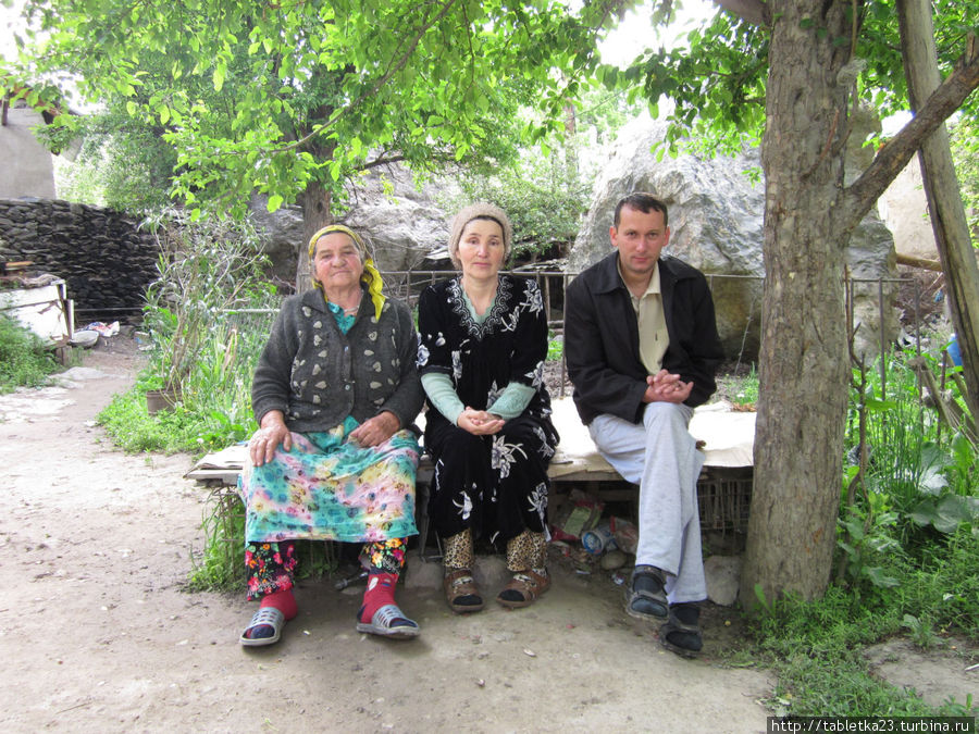Особая  благодарность  семье  Усмона.  за  гостепреимство.! Хорог, Таджикистан