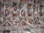 Потолок Сикстинской капеллы. Фрески Микеланджело.