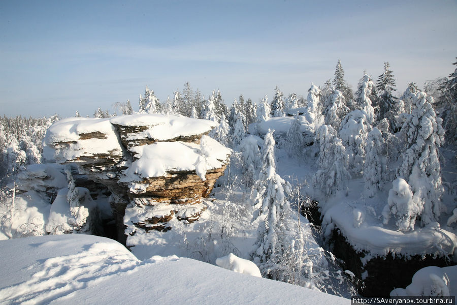 Заснеженный лес и Каменный город Пермский край, Россия