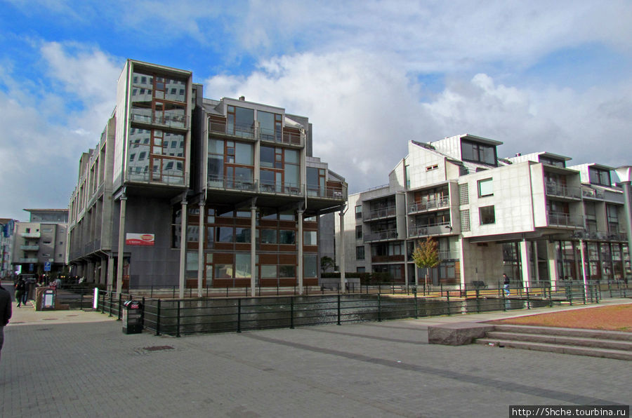 Район Vastra Hamnen — совершенно современный, часть района — жилые дома, часть — офисы Мальмё, Швеция