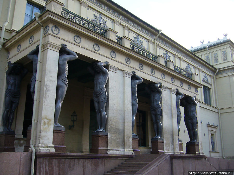 одно из зданий музейного хранилища Эрмитажа Санкт-Петербург, Россия