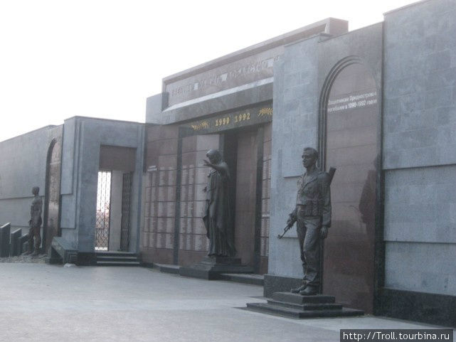 Общий вид торжественной части мемориала Тирасполь, Приднестровская Молдавская Республика