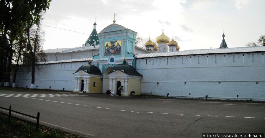 Главный вход в монастырь Россия
