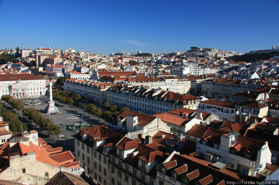 Лиссабон. 
Вид с верхней площадки СантаЖуста [elevador Santa Justa] Лиссабон, Португалия