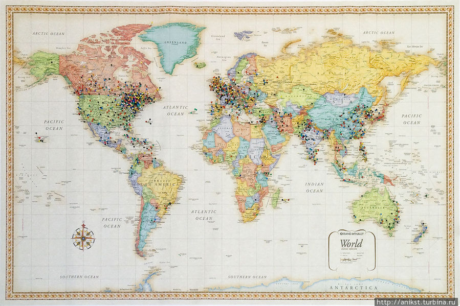 В одном из магазинчиков-кафе Гананока стоит на мольберте карта мира и лежат иголочки. Мы тоже воткнули в Москву. Провинция Онтарио, Канада