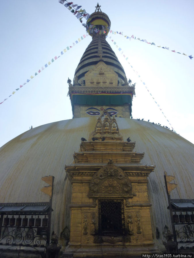 Катманду. Храмовый еомплекс Сваямбунатх. Пагода Сваямбунатх. Всевидящие глазы Буддв.