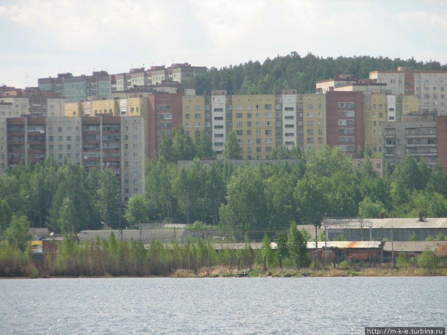 Вид на город С Верх-Нейвинского пруда Новоуральск, Россия
