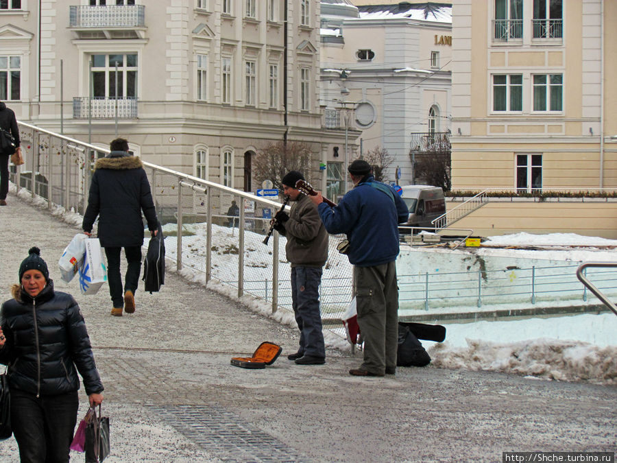 музыканты на набережной Зальцбург, Австрия