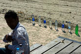 При выходе с пляжа продают воду в бутылках, которой можно смыть с ног песок. Странно, что у нас до этого не додумались, хорошая подработка для сочинских бездельников ;)