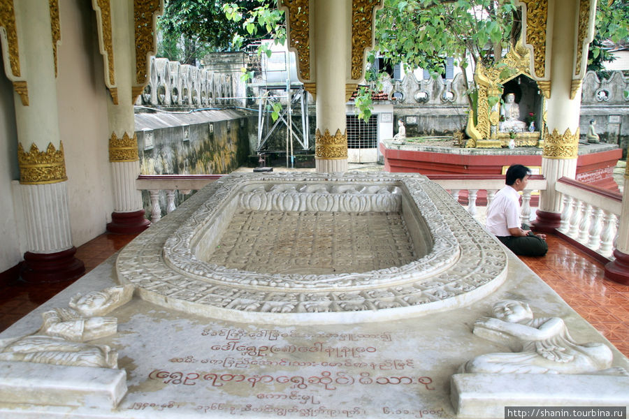 Монастырь с духами Янгон, Мьянма