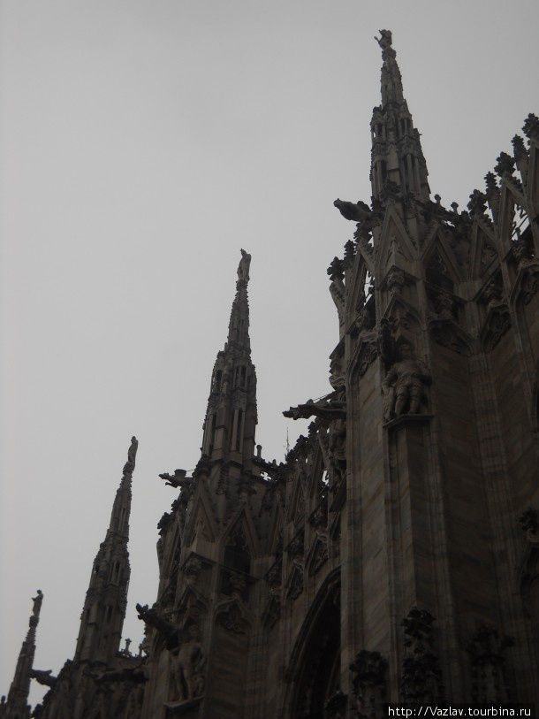 Знаменитые шпили Милан, Италия
