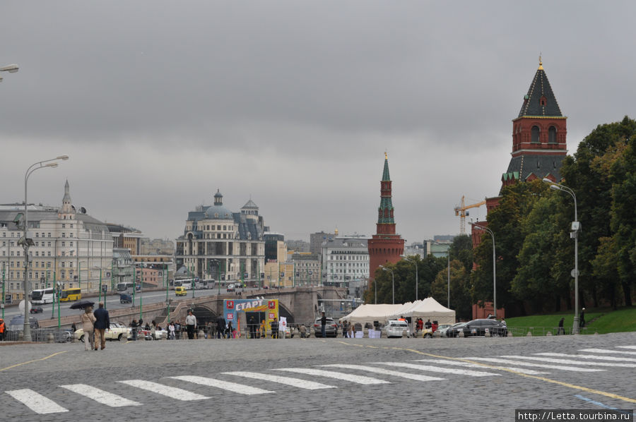 Гибридные, электро и ретро автомобили на Красной площади Москва, Россия