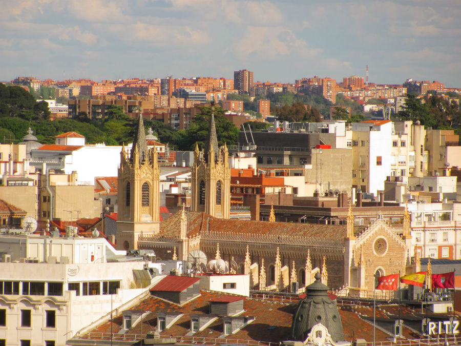 Выставка на крыше. Город и фото Мадрид, Испания