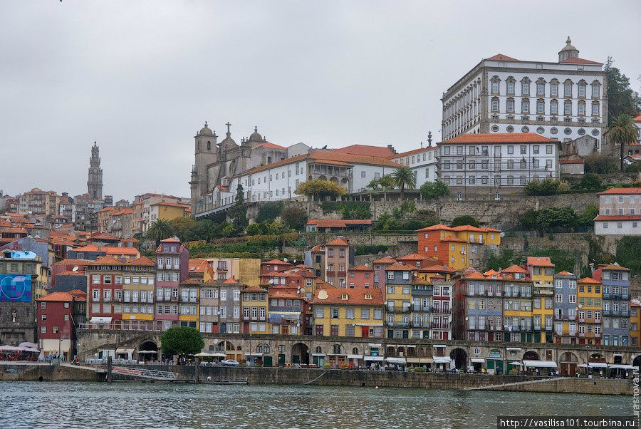 Порту - призрак Кубы на высоком берегу реки Дору Порту, Португалия