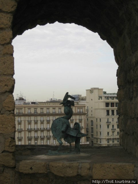 Неизвестного смысла скульптурка из железа Неаполь, Италия
