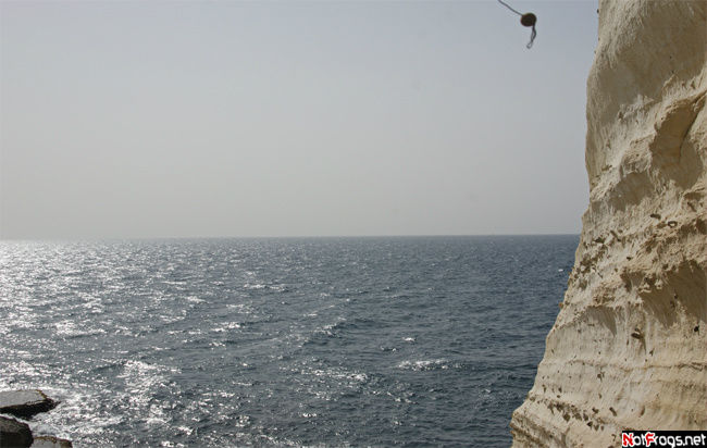 Без хамсина море с небом были бы более синими.... Кфар-Рош-Ханикра, Израиль