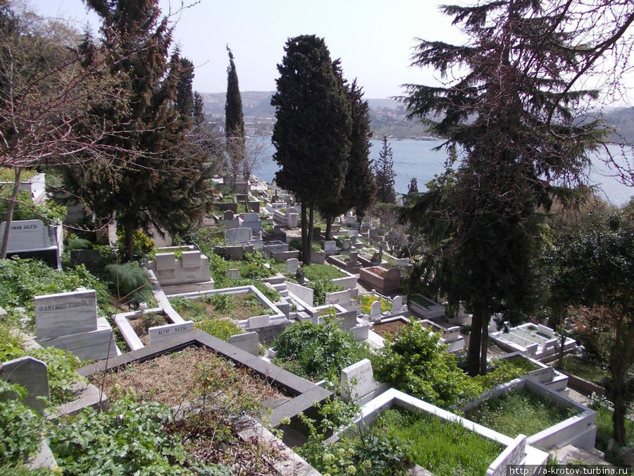 и ещё кладбище имеется рядом с крепостью Стамбул, Турция