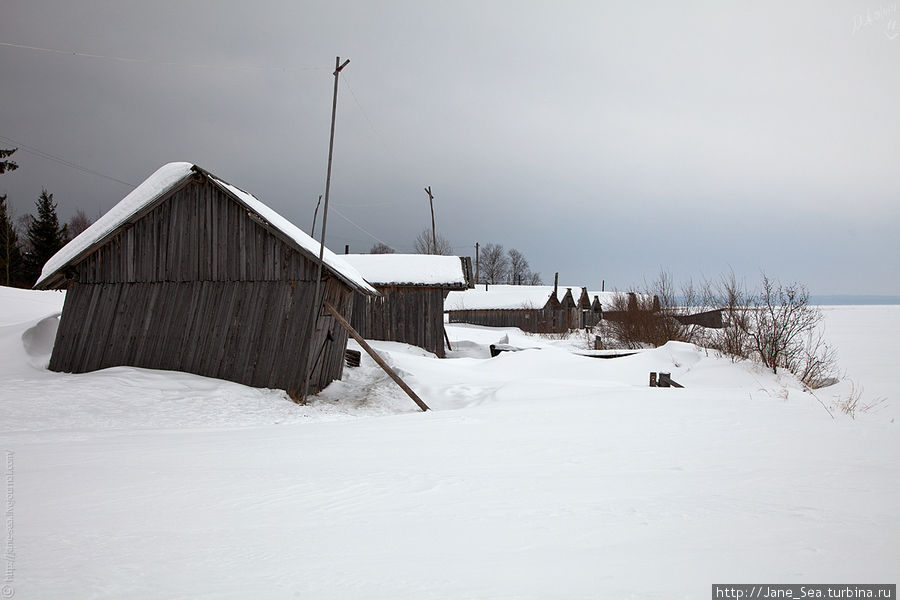 Лодочные гаражи на берегу Лекшмозера Морщихинская, Россия