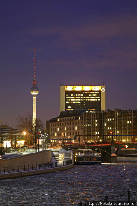 Короткий зимний день в Берлине Земля Берлин, Германия