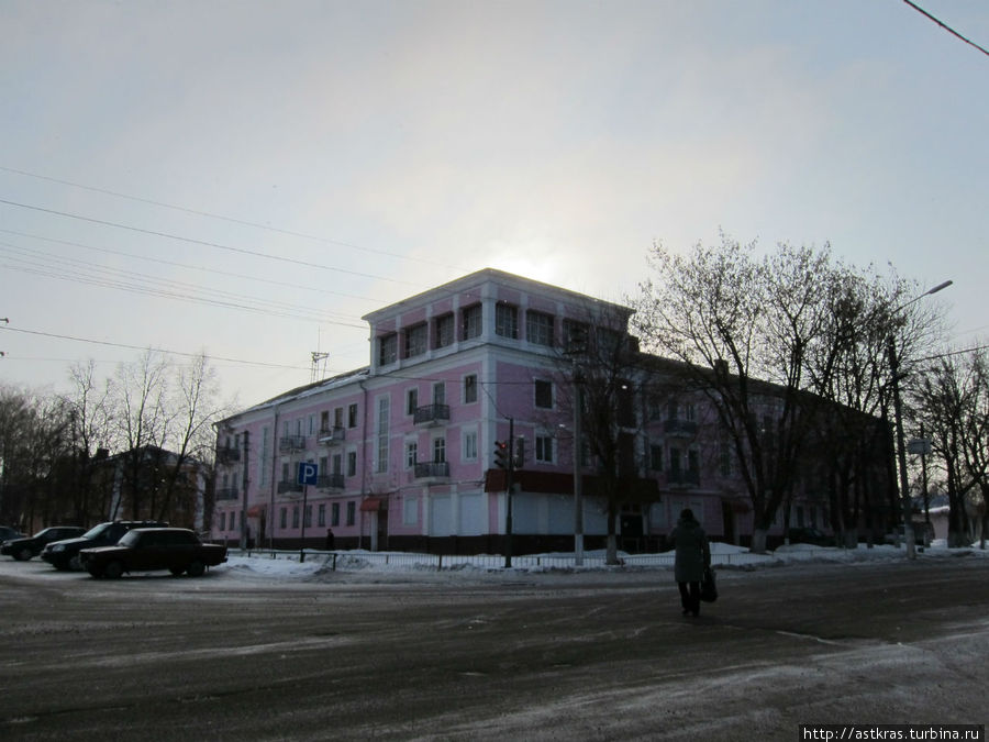 конструктивистский домик на центральном перекрестке города Гаврилов-Ям, Россия